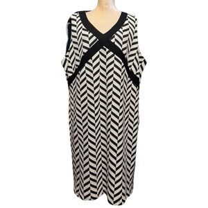 Metaphor Women’s knitted Dress Sleeveless Black and White Chevron Size 2X